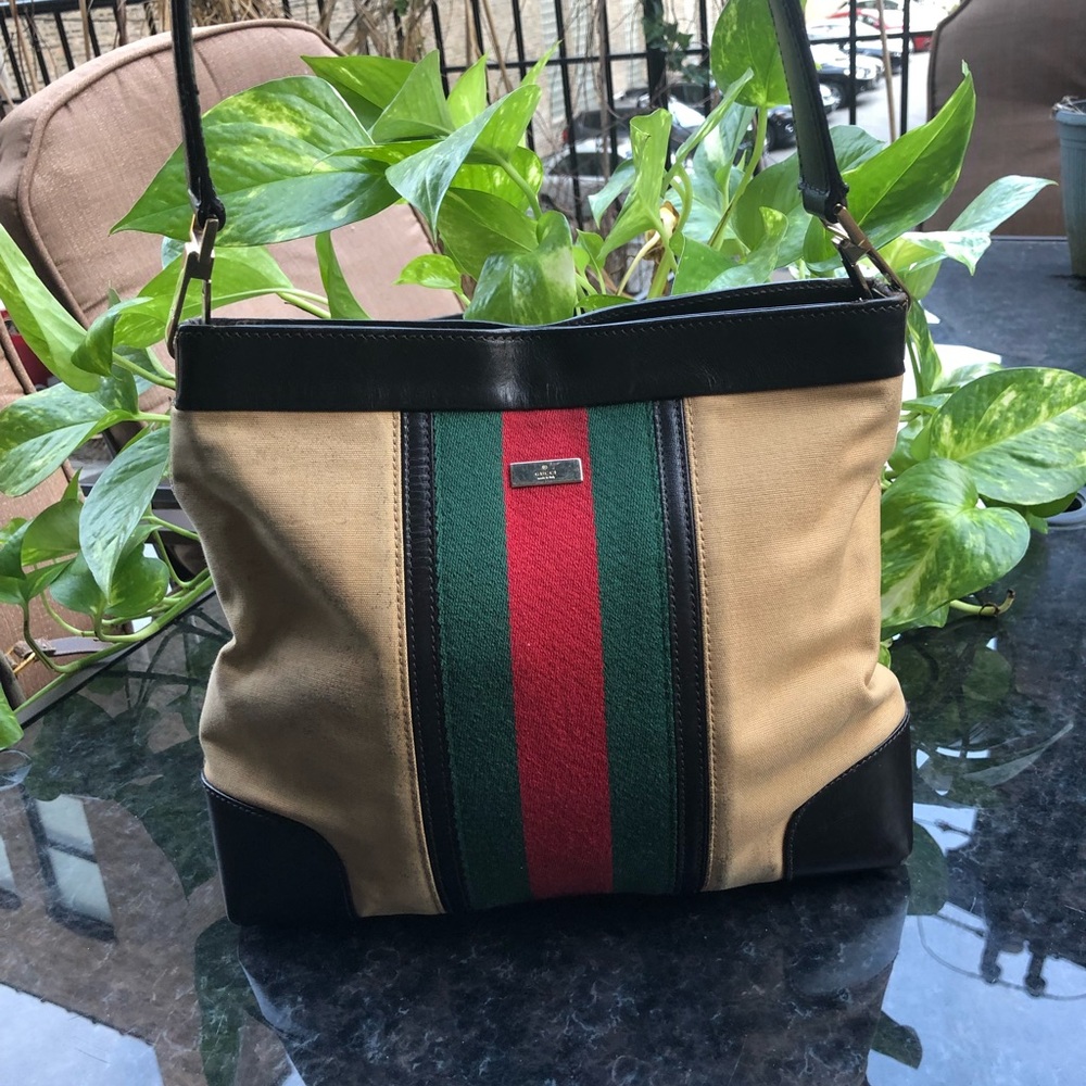 Authentic Gucci Classic shoulder bag